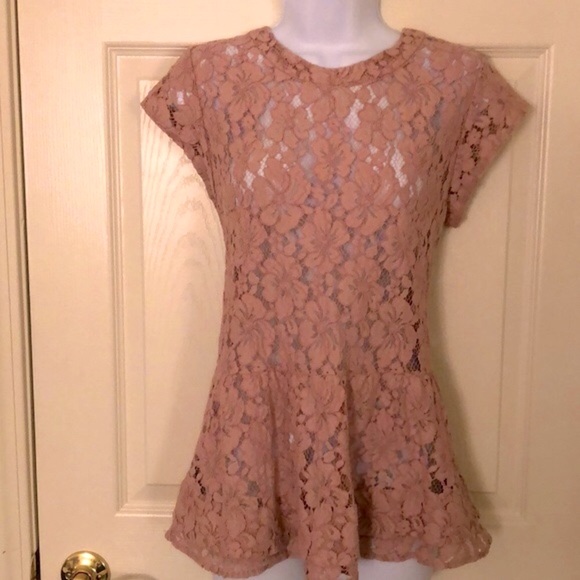 Gorgeous lace peplum blouse - Picture 2 of 13